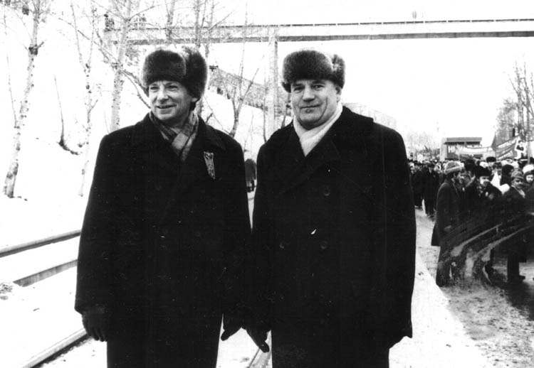 Фу фаев Н.А. и Неймарк Ю.И. на демонстрации
